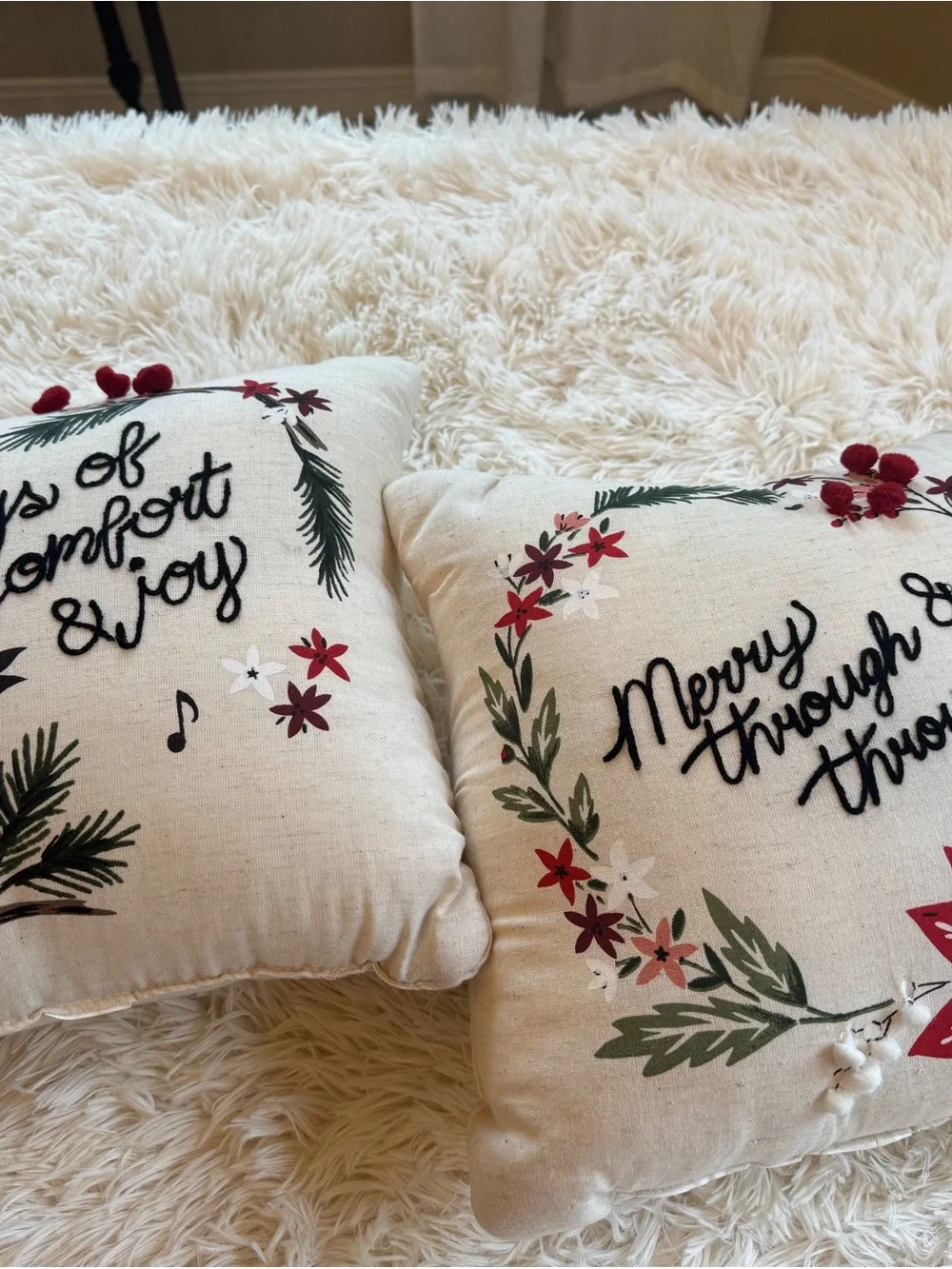 Holiday Cardinal & Wreath Decorative Throw Pillow Set - Neutral with Red & Green